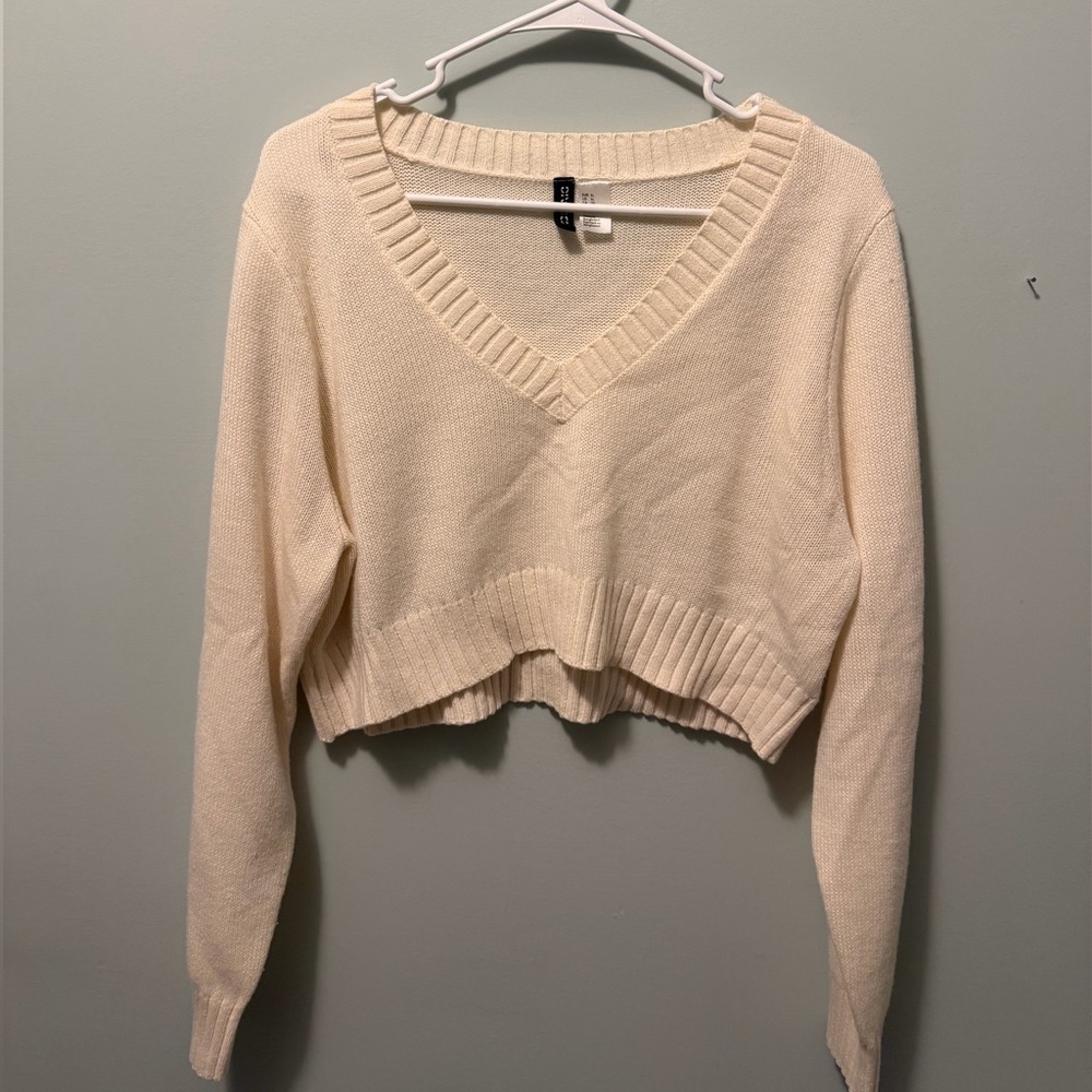 CREAM CROP SWEATER